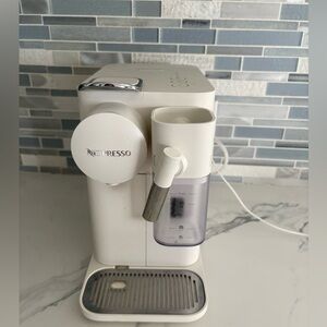 Nespresso Lattissima One Silky White Espresso Machine used